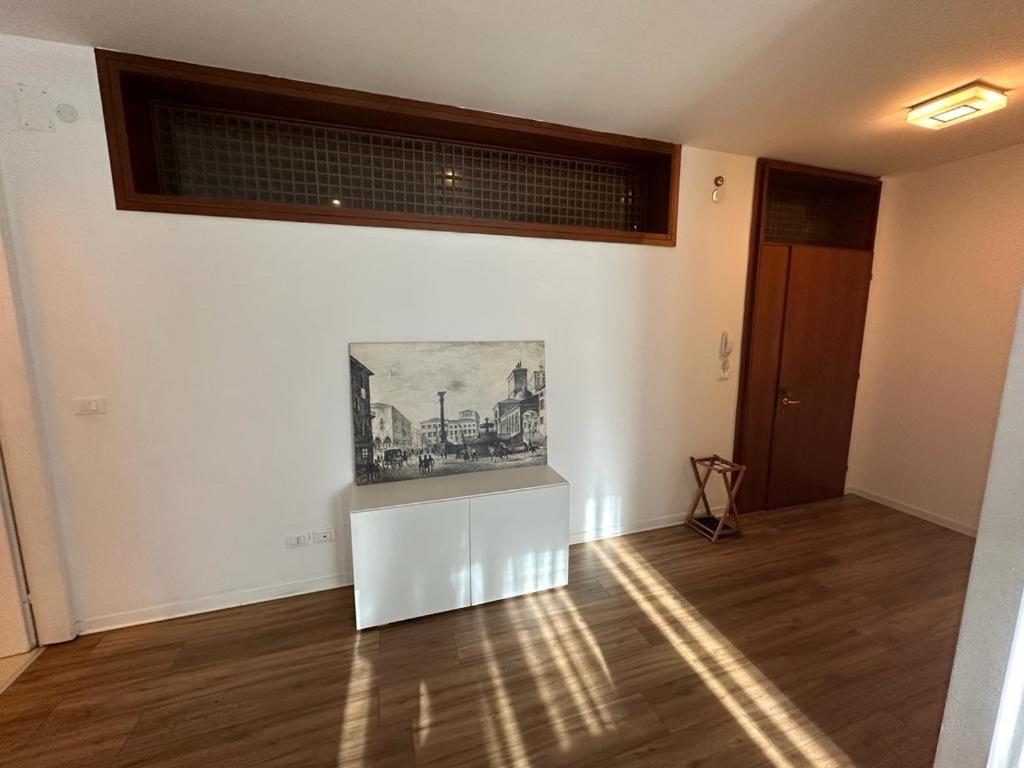 Appartamento Elegante In Centro Udine Exterior foto